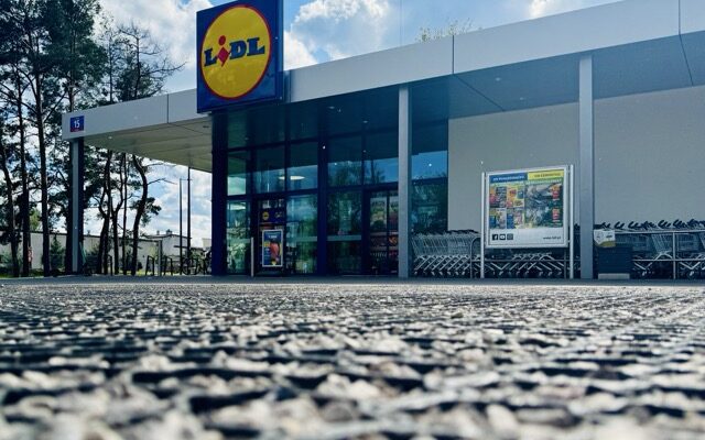 Stabile, ökologische Parkplatzfläche bei Lidl